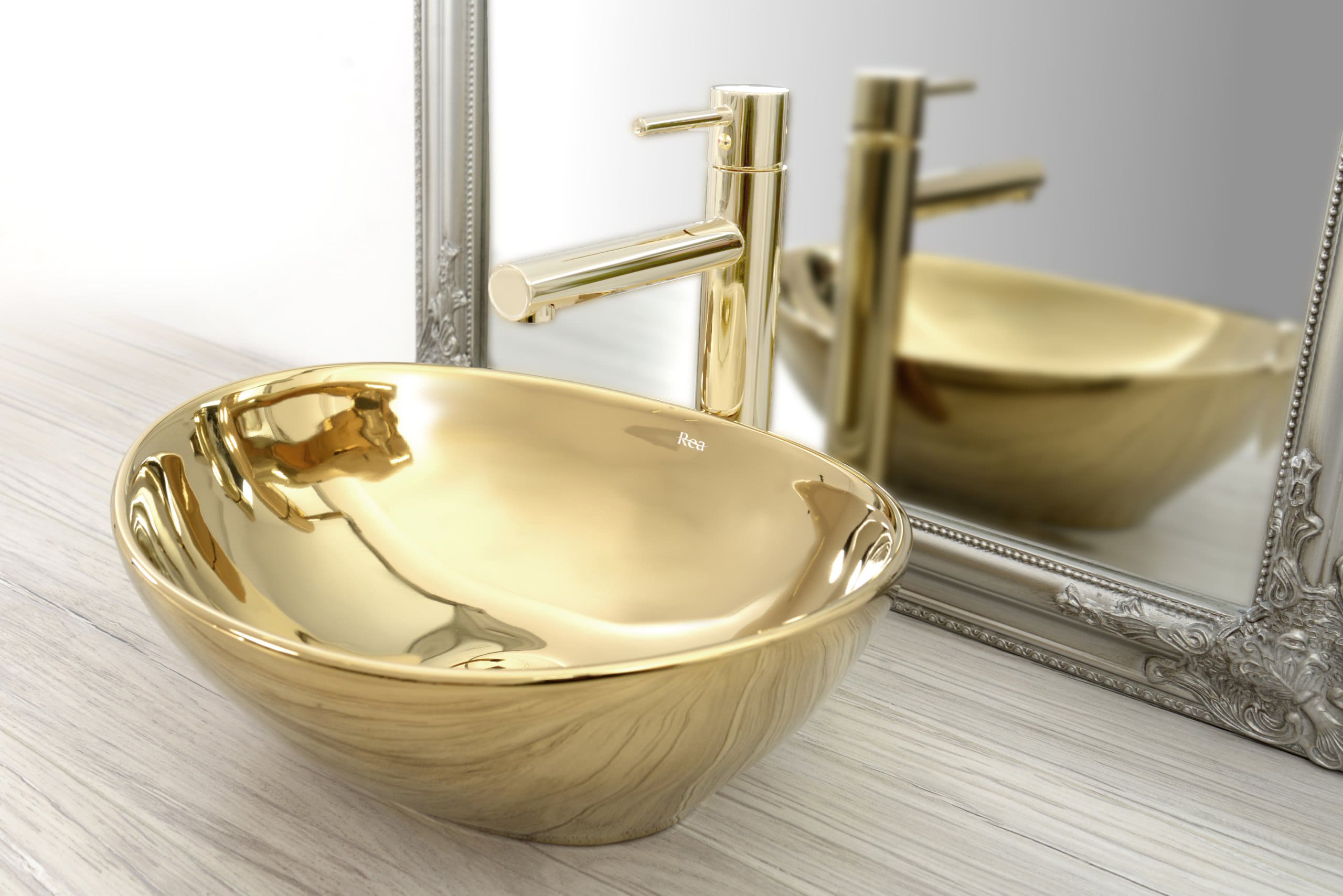 Tessie bright gold plated faucet 